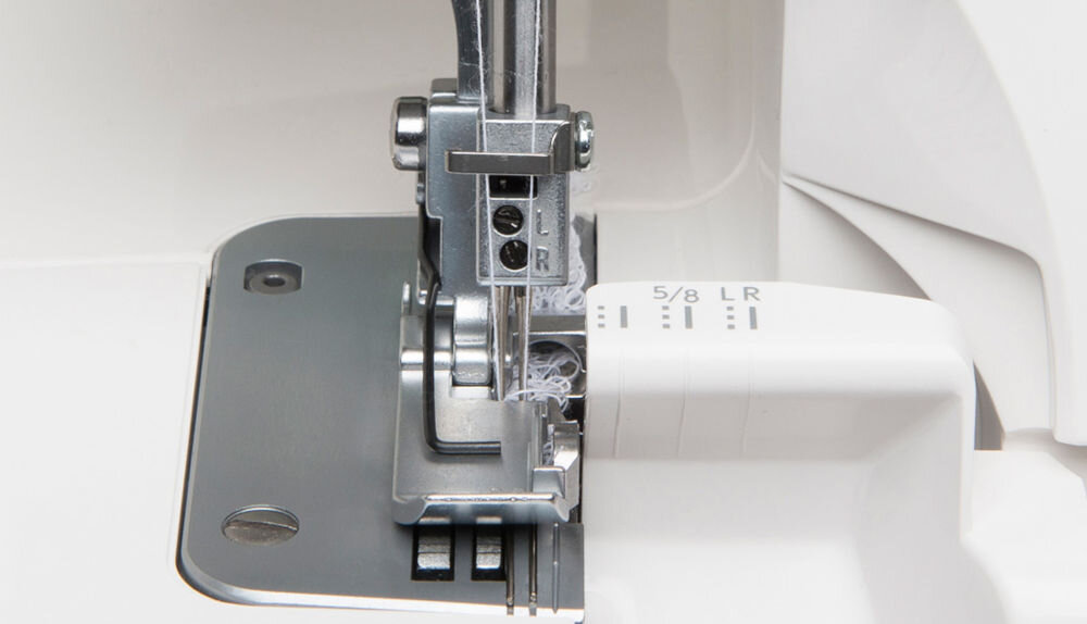 Maszyna do szycia ELNA 264D wydajność maksymalna prędkość szycia 1300 wkłuć na minutę szybkie efektywne szycie w domowych pracach krawieckich profesjonalnych warsztatach funkcja regulacji długości ściegu