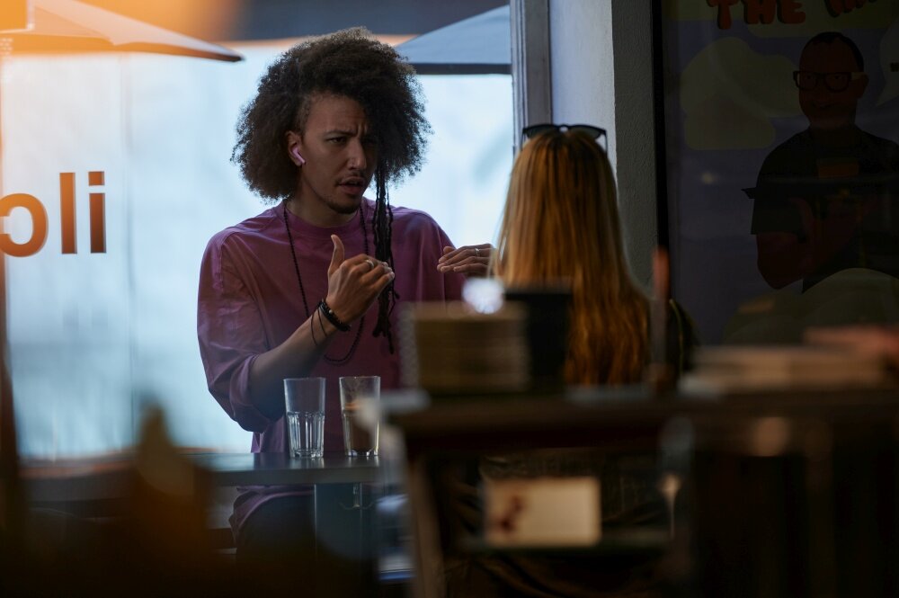 Słuchawki dokanałowe DEFUNC True Lite dzialanie etui ladowanie