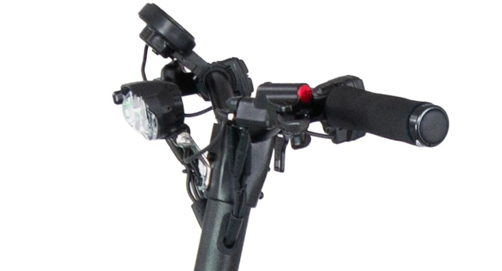 Hulajnoga elektryczna KAABO Mantis 10 Pro Czarny przednie i boczne swiatla LED odblaski dodatkowa widocznosc przednie swiatlo ma wbudowana funkcje klaksonu jeszcze wieksze bezpieczenstwo