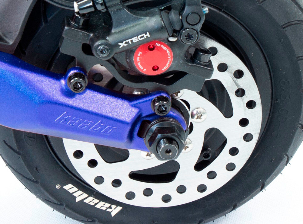 Hulajnoga elektryczna KAABO Mantis 8 Plus Niebieski hamulce tarczowe polhydrauliczne duza sila hamowania system E-ABS zapobiega blokowaniu sie kol podczas hamowania bezpieczna jazda kierunkowskazy