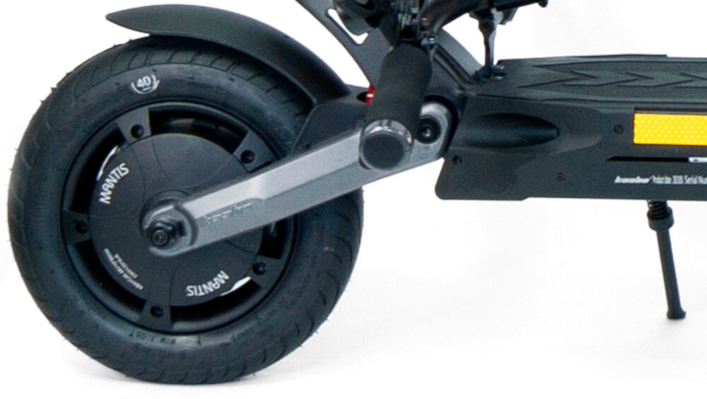 Hulajnoga elektryczna KAABO Mantis 10 Eco 800 Srebrny silnik wysokowydajny moc 800 W predkosc od 20 km/h w tylnym kole pokonywanie wzniesien o nachyleniu terenu do 30 stopni