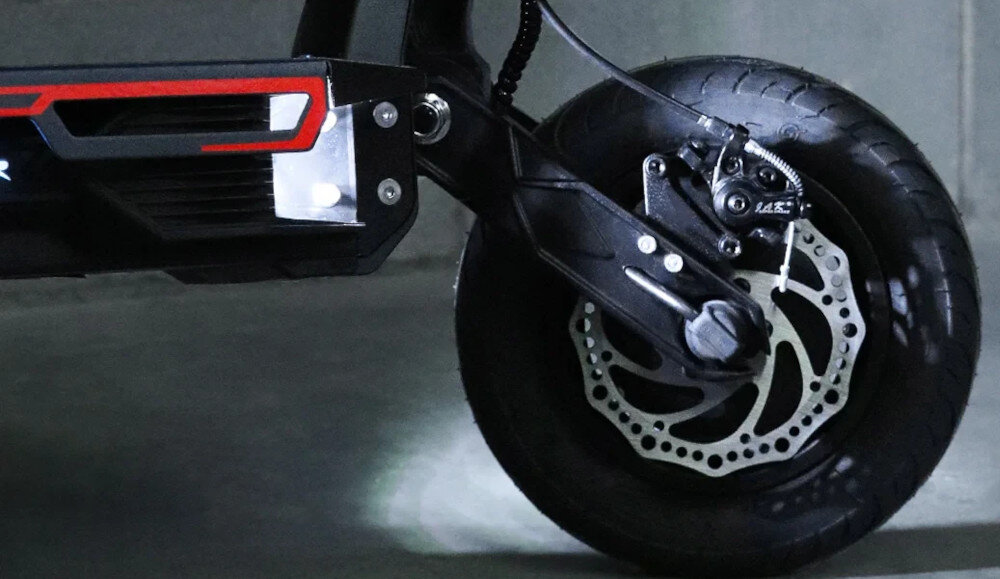 Hulajnoga elektryczna DUALTRON Spider II Czarny hamulce tarczowe hydrauliczne z przodu i z tylu duza sila hamowania system E-ABS zapobiega blokowaniu sie kol