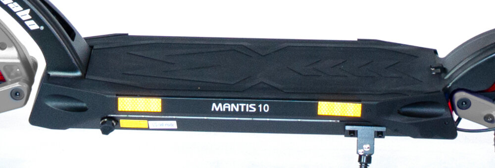 Hulajnoga elektryczna KAABO Mantis 10 Pro Srebrny solidna konstrukcja ramy zgodna  najwyzszymi standardami bezpieczenstwa i produkcji aluminiowa odporna na korozje latwa w konserwacji duzy antyposlizgowy poklad udzwid do 120 kg stopien ochrony IPX4 ochrona konstrukcji i podzespolow przed spryskiwaniem i zachlapaniem woda z roznych stron z natezeniem do 10 l/min