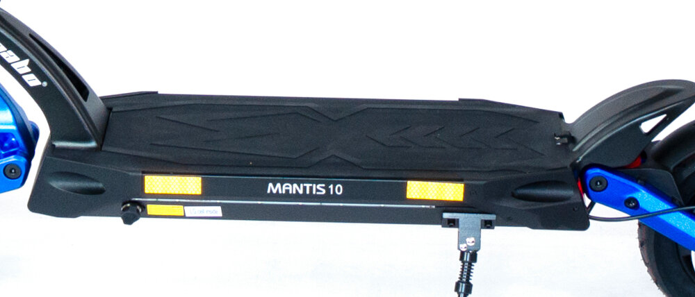 Hulajnoga elektryczna KAABO Mantis 10 Pro Niebieski solidna konstrukcja ramy zgodna najwyzszymi standardami bezpieczenstwa i produkcji aluminiowa odporna na korozje latwa w konserwacji duzy antyposlizgowy poklad udzwid do 120 kg stopien ochrony IPX4 ochrona konstrukcji i podzespolow przed spryskiwaniem i zachlapaniem woda z roznych stron z natezeniem do 10 l/min