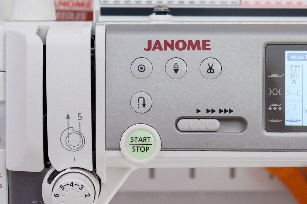 Maszyna do szycia JANOME MC6700 Professional trzyb źródła światła, równomierne rozświetlenie, mocne światło