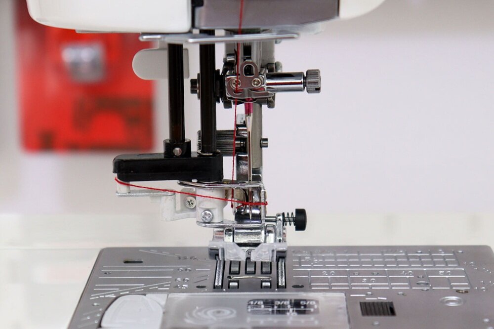 Maszyna do szycia JANOME MC6700 Professional automatyczne ryglowanie, odcinanie nici, pozycjonowanie igły, przycisk start/stop