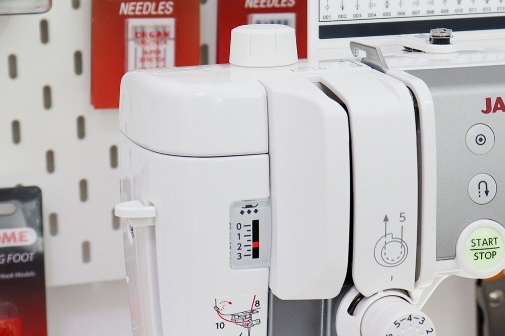 Maszyna do szycia JANOME MC6700 Professional regulacja docisku stopy, szeroki zakres, do sztywnego materiału