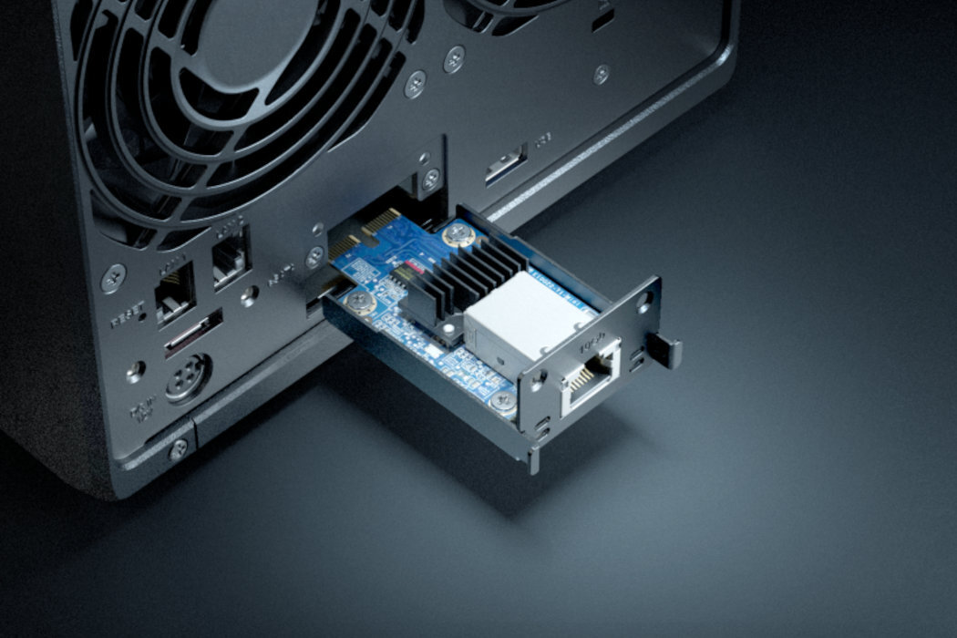 Serwer plików SYNOLOGY DS923+ funkcjonalność NVMe>
				</div>	
    		</div>
    </div>	
	
	
    <div class=