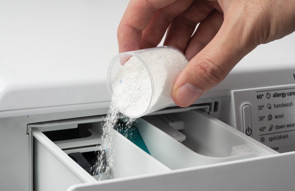 Proszek do prania PERSIL Deep Clean 2.75 kg skuteczna walka z plamami, opakowanie z recyklingu, czystość ubrań, ochrona środowiska