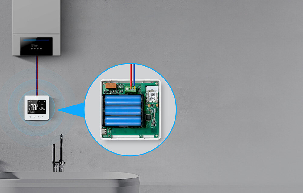 Obraz przedstawia inteligentny termostat z wyświetlaczem pokazującym temperaturę -28°C oraz ikonę Wi-Fi. Obok termostatu znajduje się powiększenie wnętrza urządzenia z widocznymi niebieskimi bateriami i płytką elektroniczną.
