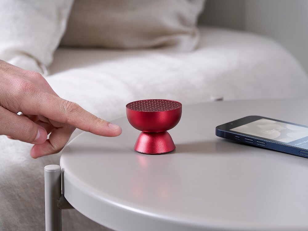 Głośnik LEXON Tamo
            głośnik na stoliku technologia parowanie stereo dom biuro mobilny