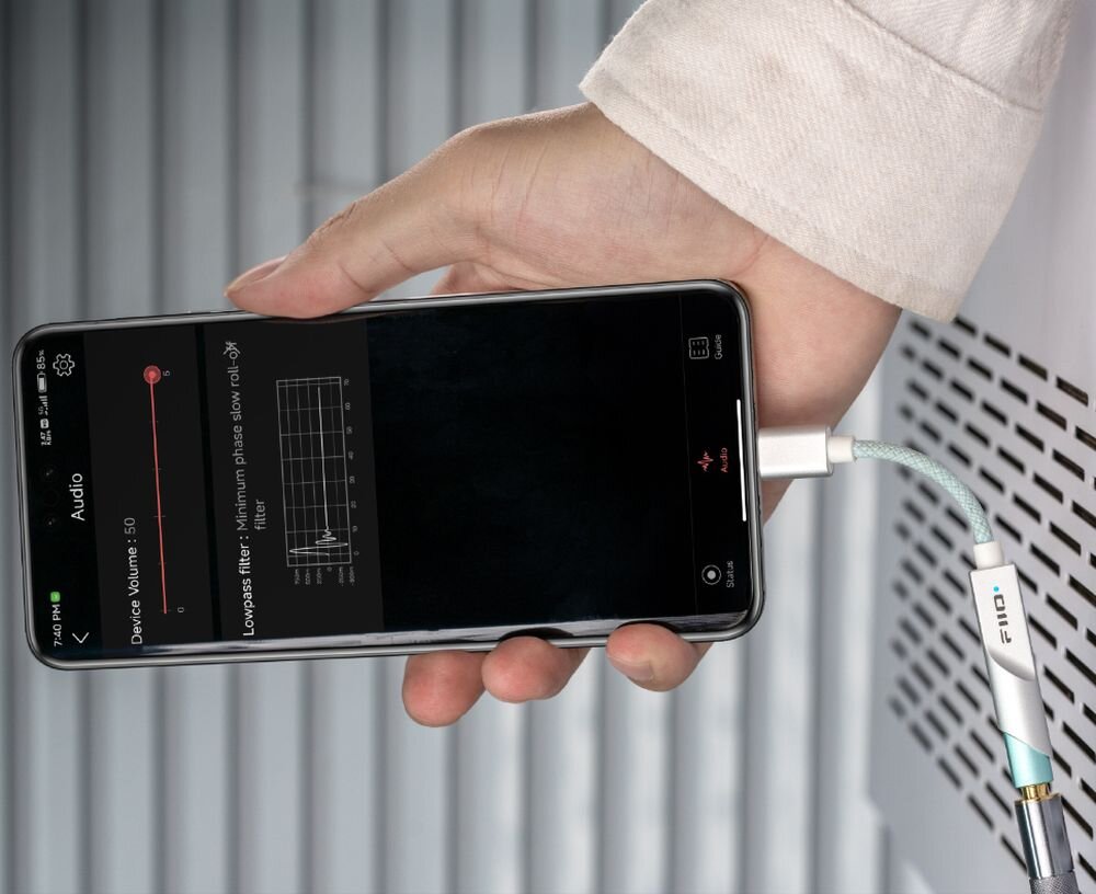Wzmacniacz słuchawkowy FIIO KA11 - obwod hi-fi, zasilanie, oscylator, wzmacniacz podlaczony do smartfona