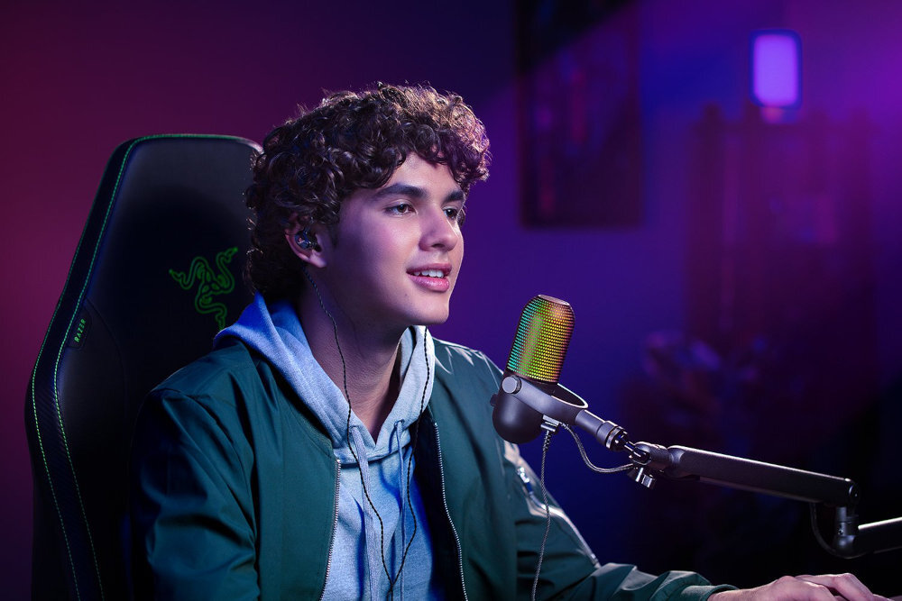 Mikrofon RAZER Seiren V3 Chroma podświetleniem RGB reagowania na zdarzenia personalizować oświetlenie ostrzeżenia przed zbyt wysokim poziomem głośności