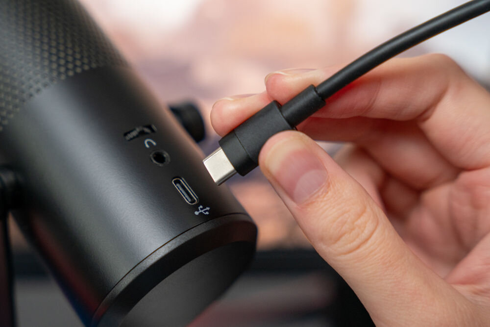 Mikrofon MAD DOG SM200 podłączenie mikrofonu kablem do portu USB-C