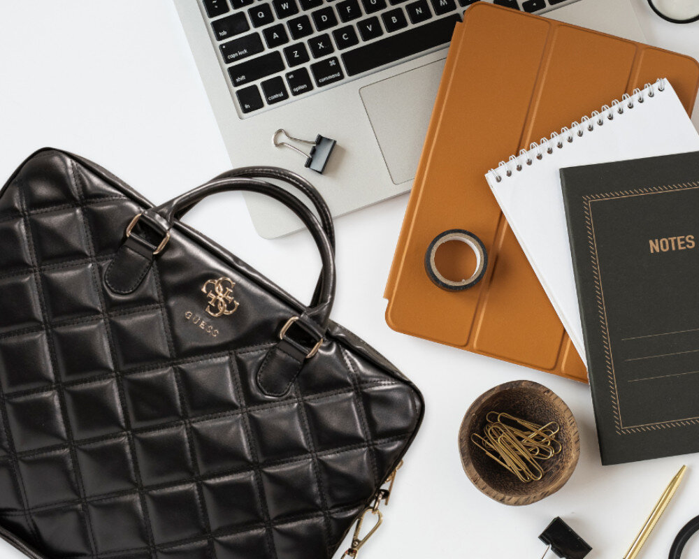 Torba na laptopa GUESS Quilted 4G torba design laptop ochrona