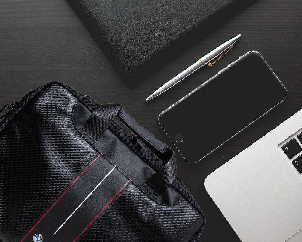 Torba na laptopa BMW Carbon design wyglad