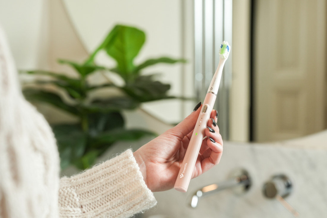 Szczoteczka soniczna TRUELIFE SonicBrush Slim20 Różowy Czystość, którą czuć od razu Technologia SonicTrue® Delikatne wibracje wsparcie masaż długotrwałe uczucie świeżości higiena