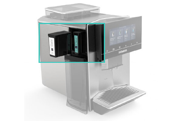 SIEMENS serii EQ900 Plus - ekspres na białym tle z zblizeniem na wymienne wkłady