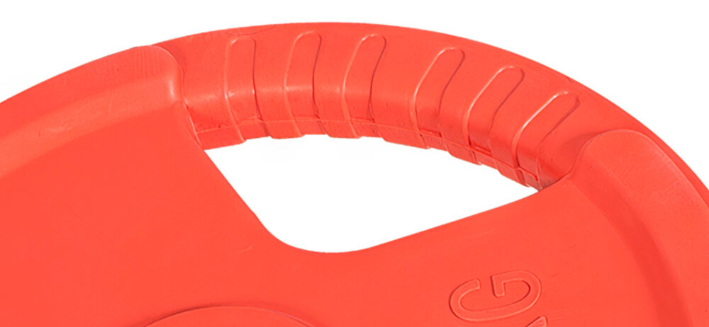 Obciążenie GORILLA SPORTS Grip 30 (25 kg) Czerwony zbliżenie na jedne z uchwytów białe tło specjalne, trzy ergonomiczne uchwyty wygodne przenoszenie i szybkie zakładanie krążków na gryf jak hantli zwiększa liczbę zastosowań jednego elementu ogranicza ślizganie dłoni poprawia kontrolę ruchu