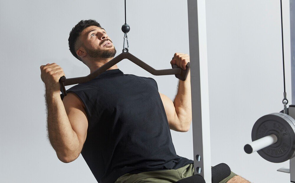 Uchwyt do ciągnięcia po skosie Gorilla Sports gumowany do wyciągu górnego i dolnego