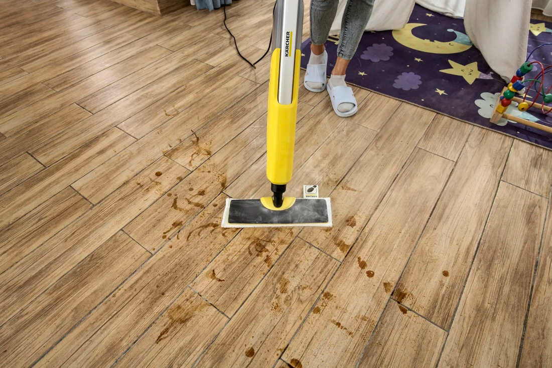 Mop parowy KARCHER KST 2 Upright EasyFix EU 1.513-340.0 dla czystych podłóg uporczywe zabrudzenia bez detergentów Wysoka temperatura pary bakterie i wirusy higieniczne czyszczenie powierzchnia moc bezpieczny dla środowiska zdrowie