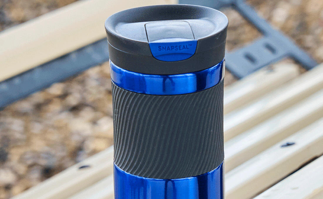 Kubek termiczny CONTIGO Byron 470 ml Niebieski technologia SnapSeal wygoda system szczelność komfort obsługi zamykanie otwieranie