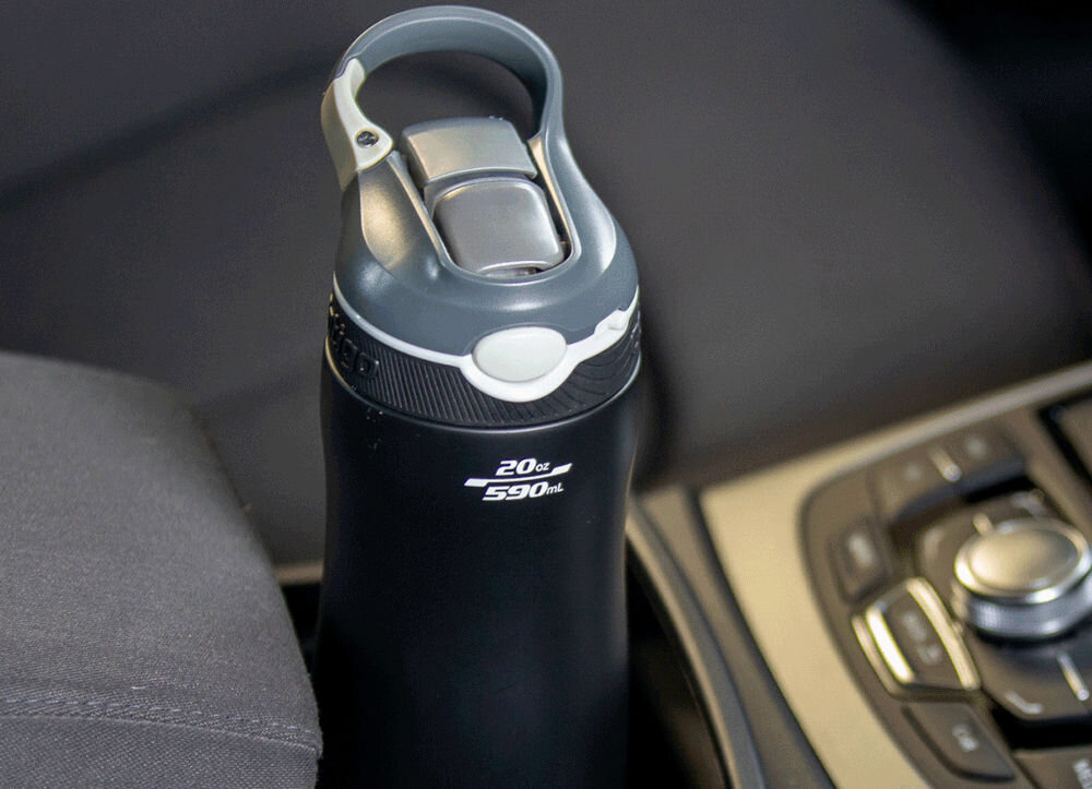 Butelka termiczna CONTIGO Ashland Chill 590 ml Czarny pojemność 590 ml stylowy design funkcjonalność ergonomiczna budowa uchwyt z karabińczykiem dla osób aktywnych smukła budowa wysokość 25,1 cm średnica 7,5 cm pasuje do standardowych uchwytów w samochodach i rowerach lekka konstrukcja elegancja na trening do biura