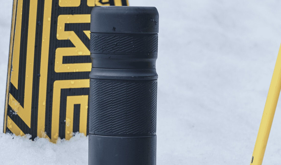 Termos CONTIGO Thermal 750 ml Czarny Antypoślizgowe elementy wygoda użytkowania Silikonowe opaski pewny chwyt komfort użytkowania