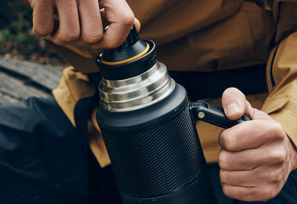 Termos CONTIGO Thermal 1200 ml Czarny Obracany dzióbek łatwość nalewania komfort użytkowania
