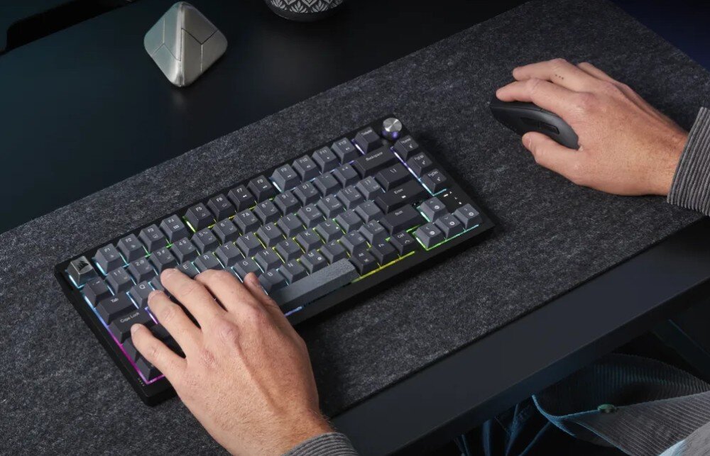 Klawiatura CORSAIR K65 Plus wielkość rozmiar