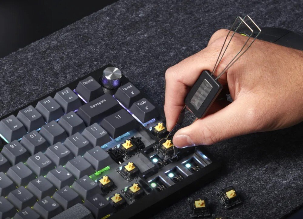 Klawiatura CORSAIR K65 Plus wymiana przełączników programowanie