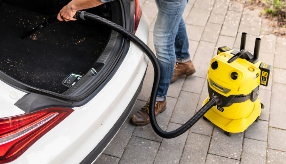 Odkurzacz KARCHER WD 4-18 Dual Battery Set V-20/22 1.628-601.0 wytrzymały 20-litrowy plastikowy zbiornik różne rodzaje zabrudzeń odporny na uszkodzenia do użytku w wymagających warunkach system Pull & Push szybkie otwieranie i zamykanie fizelinowa torebka filtracyjna efektywna filtracja
