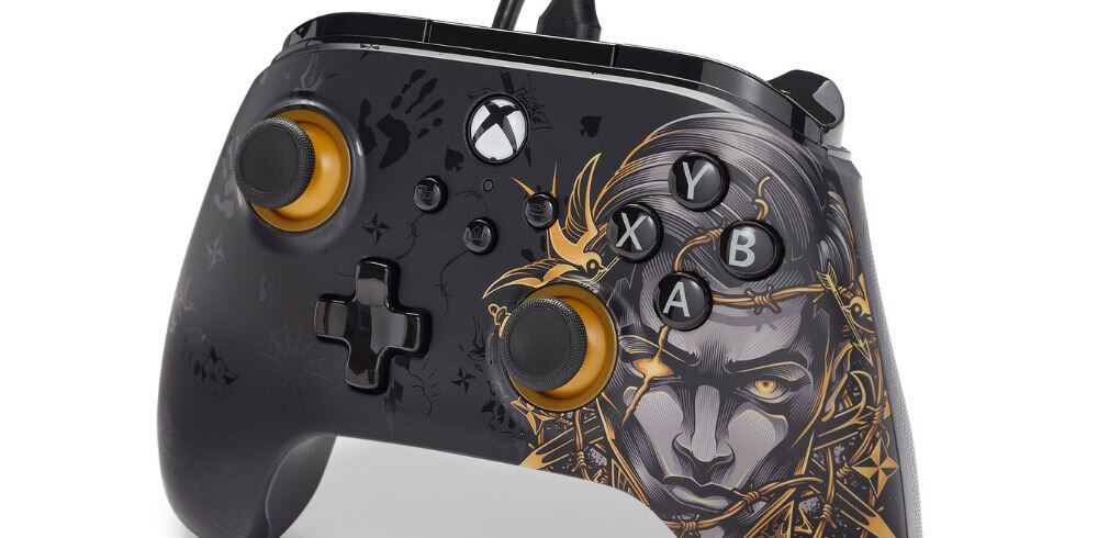 Kontroler POWERA XS Advantage Fortnite Midas prezentacja kontrolera od przodu na białym tle