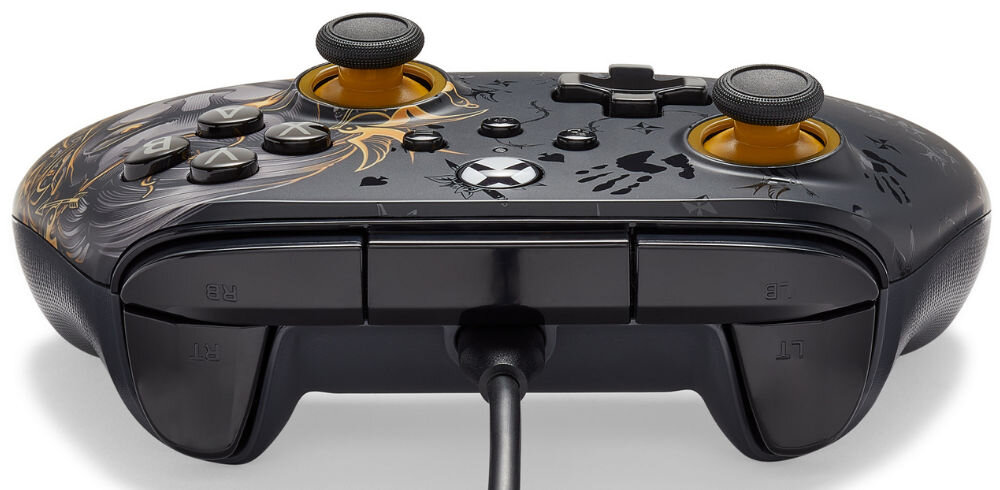Kontroler POWERA XS Advantage Fortnite Midas prezentacja pada od strony portu USB-C połączenie przewodowe kabel USB-C/USB-A długość 3 metry ergonomiczna konstrukcja z uchwytem o fakturze diamentu