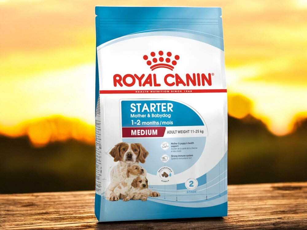 Karma dla psa ROYAL CANIN SHN Medium Starter M&B 4 kg naturalne składniki opakowanie na tle łąki