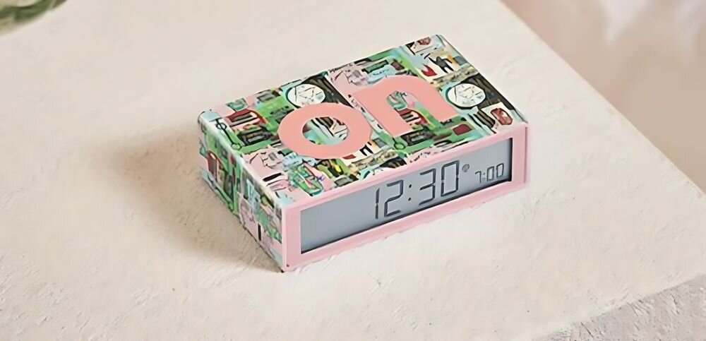 Budzik Flip+ X funkcjonalnosc funkcja drzemki wyswietlacz LCD 