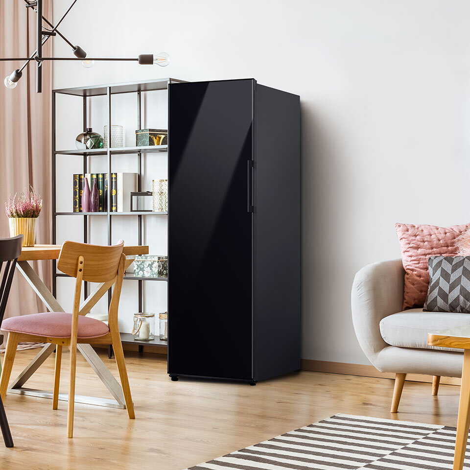 Dwa rozmiary modeli Bespoke umożliwiają idealne dopasowanie urządzenia do danego pomieszczenia Dwa rozmiary modeli Bespoke umożliwiają idealne dopasowanie urządzenia do danego pomieszczenia