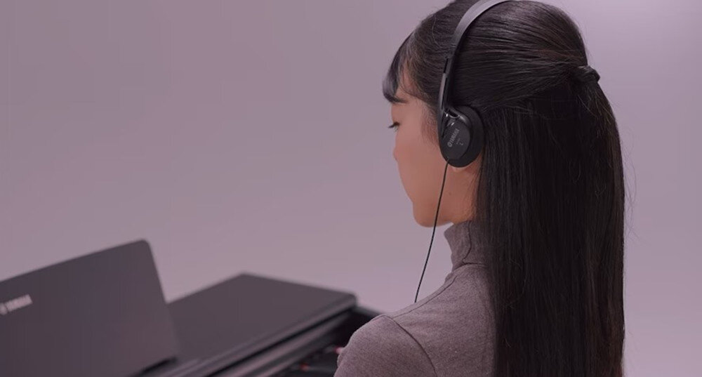 Pianino cyfrowe YAMAHA YDP-145 - Komfort gry w słuchawkach