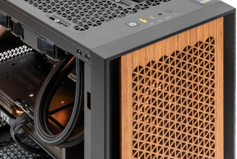 Komputer XQUANTUM Creator GeForce RTX Studio RS-I7-4070TISWP i7-14700KF 32GB RAM 2TB SSD GeForce RTX4070Ti Super Windows 11 Home obudowa