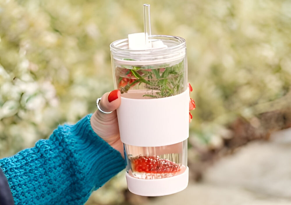 Kubek termiczny VIALLI DESIGN Fuori Różowy uchwyt miękki silikon antypoślizgowa powłoka na podstawie stabilny elegancki praktyczny 