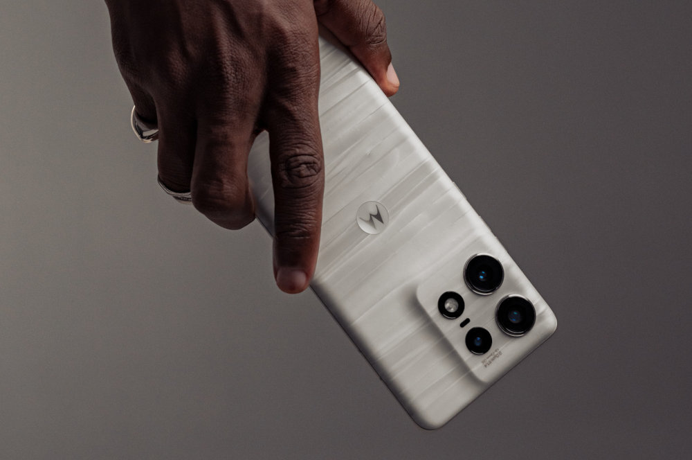 Smartfon MOTOROLA Edge 50 Pro aparatowi 50 Mpx przysłoną f/1.4 64% pełnopikselowe ustawianie ostrości 32 razy