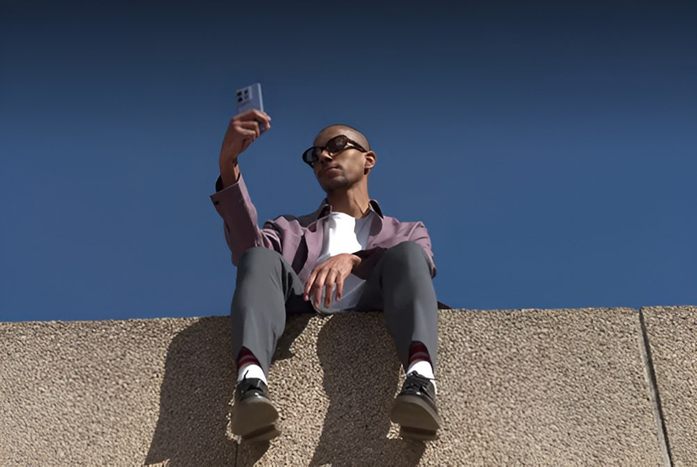 Smartfon MOTOROLA Edge 50 Pro baterii 4500 mAh do 40 godzin TurboPower™ 125 W około 18 minut szybkim ładowaniem bezprzewodowym 50 W