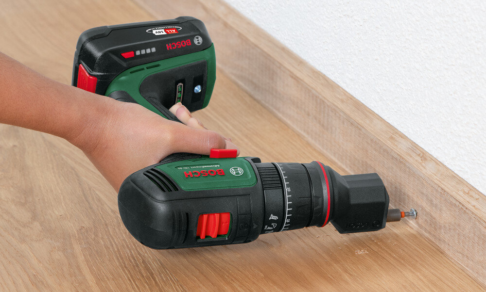 Wiertarko-wkrętarka BOSCH AdvancedImpact 18V-80 06039E2100 z udarem magnetyczna nasadka automatycznie przytrzymuje wkret duza elastycznosc swobodna praca adapter do wkrecania blisko krawedzi praca w trudno dostepych miejscach