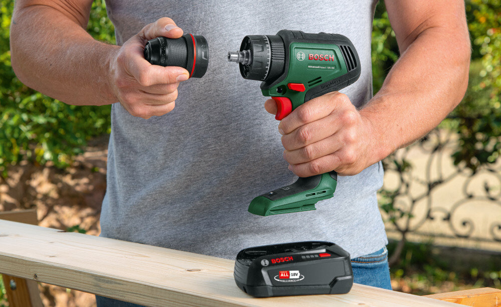 Wiertarko-wkrętarka BOSCH AdvancedImpact 18V-80 06039E2100 z udarem uchwyt wiertarski metalowy mocowanie wkretow w zakresie 2-13 mm beznarzedziowy wymiana jedna reka praca bezpieczna latwa