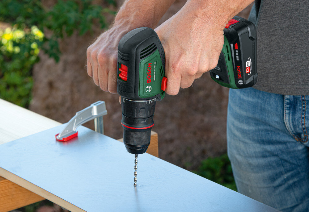 Wiertarko-wkrętarka BOSCH AdvancedDrill 18V-80 Quicksnap 06039E2000 solidny uchwyt niewielka konstrukcja do uzytkowania w profesjonalnych warsztatach w warunkach domowych ergonomiczna rekojesc antyposlizgowe tworzywo
