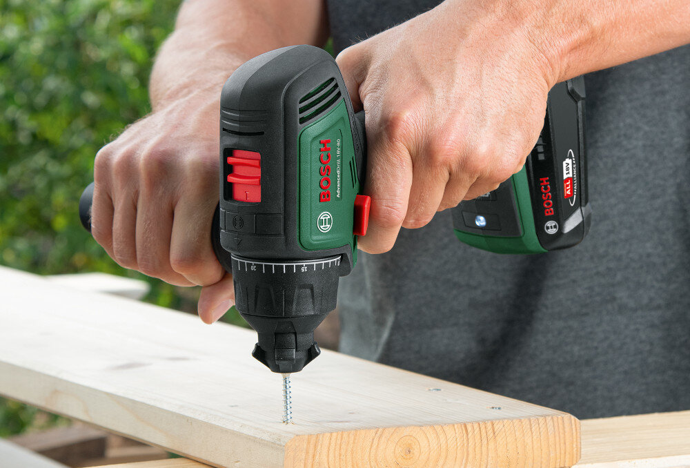 Wiertarko-wkrętarka BOSCH AdvancedDrill 18V-80 Quicksnap 06039E2000 2-biegowa przekladnia pierwszy bieg praca w zakresie 0-500 obr/min drugi 0-1900 obr/min wybor wlasciwego ustawienia mocy