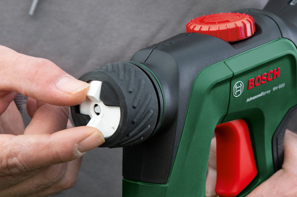 Pistolet natryskowy BOSCH AdvancedSpray 18V-500 0.603.208.200 inteligentna dysza ALLPaint dwie nasadki jedna do szybkiego malowania duzych powierzchni druga do precyzyjnego wykonczenia detali
