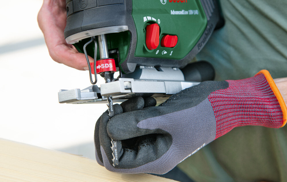 Wyrzynarka BOSCH AdvancedSaw 18V-140 0603013002 system SDS szybka latwa wyina brzeszczotow beznarzedziowo automatyczne blokowanie brzeszczotu