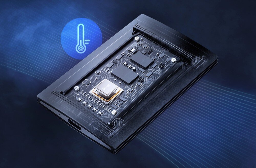 Dysk LEXAR SL500 Wizualizacja wnętrza czarnego dysku ukazująca układy elektroniczne oraz niebieską ikonę termometru symbolizującą system kontroli temperatury