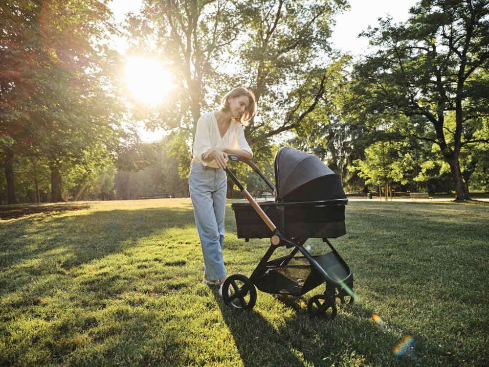 Gondola CHICCO Mysa Black Satin kompaktowy model wymiary łatwa do przenoszenia uchwyt wymiary